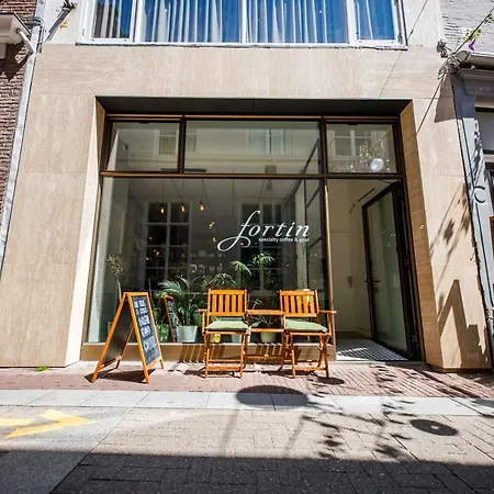 Trendy Design 55m2 With Balcony - Db6b دين بوس