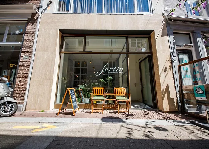 Trendy Design 55m2 With Balcony - Db6b 스헤르토헨보스