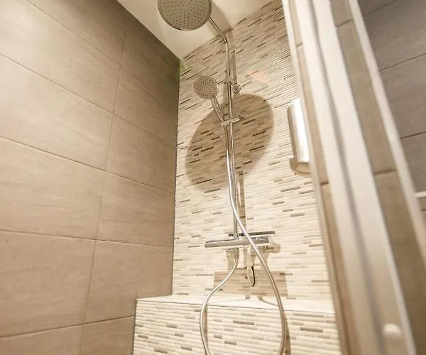 Trendy Design 55m2 With Balcony - Db6b 아파트 스헤르토헨보스